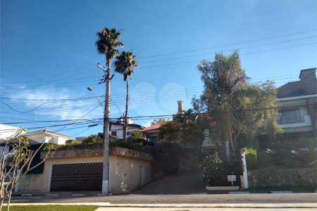 Casa à venda com 4 quartos, sendo 2 suítes, no condomínio Osato, Atibaia - SP