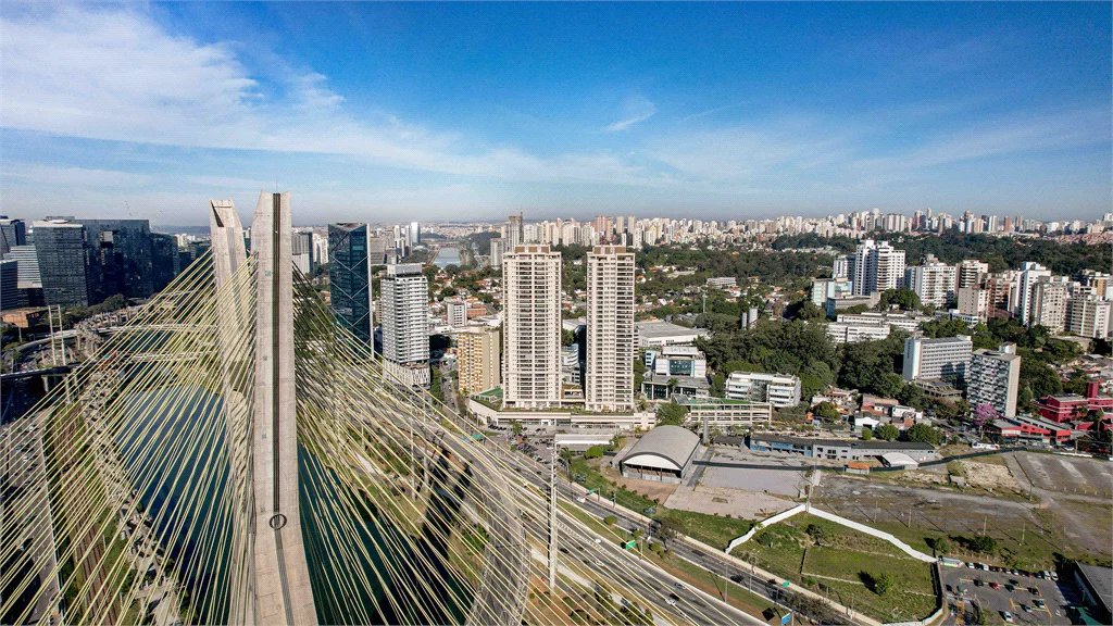 Apartamento à venda com 4 suítes em Real Parque, São Paulo, SP