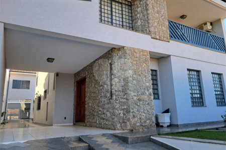 Sobrado à venda com 3 suítes em Nossa Senhora Aparecida, Paulínia, SP