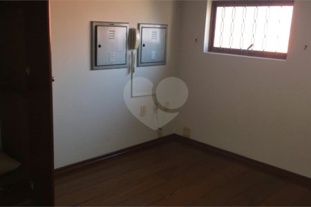 Sobrado à venda com 6 quartos, sendo 3 suítes, em Jardim Refúgio, Sorocaba, SP