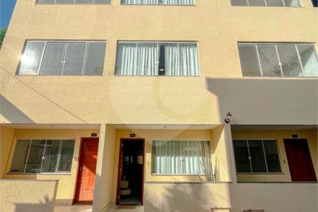 Casa à venda com 4 quartos, sendo 1 suíte, no condomínio Imperial Santa Cruz, Rio de Janeiro - RJ