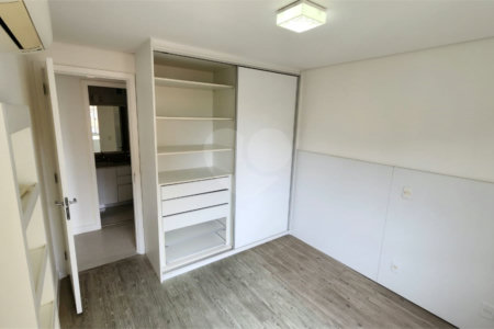 Apartamento à venda com 3 quartos, sendo 2 suítes,  em Paraíso do Morumbi, São Paulo, SP