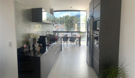Sobrado à venda com 3 suítes em Jardim Maristela, Atibaia, SP