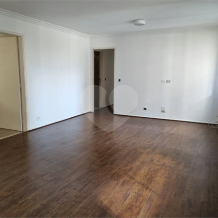 Apartamento à venda ou para alugar com 3 quartos, sendo 1 suíte, em Moema, São Paulo, SP