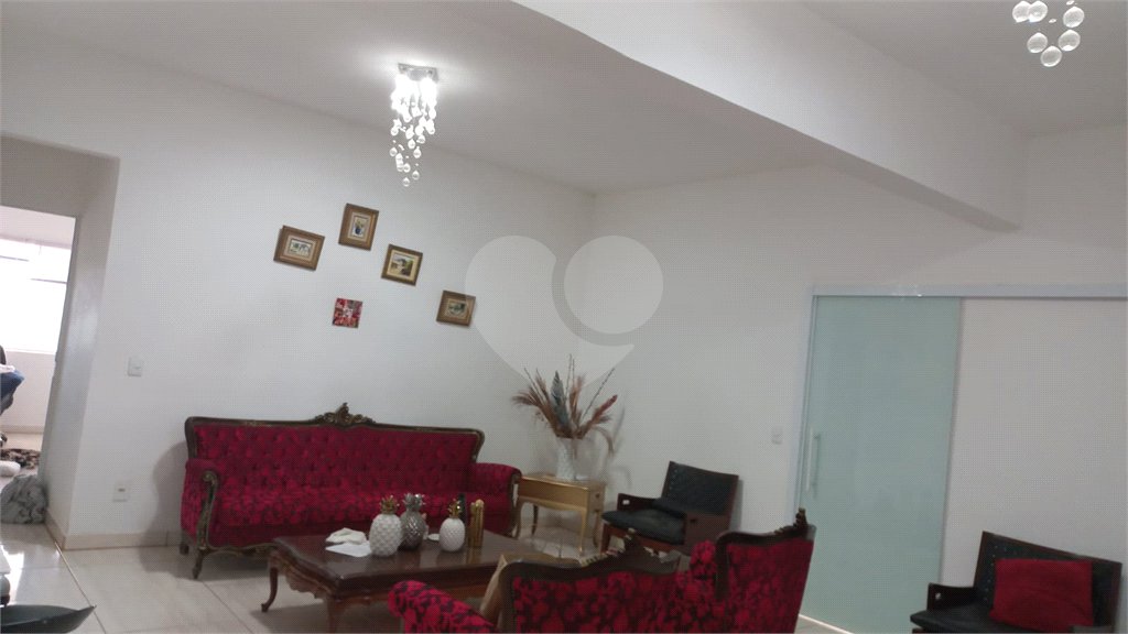 Casa à venda com 3 suítes no condomínio Chacara Castelo, Sorocaba - SP