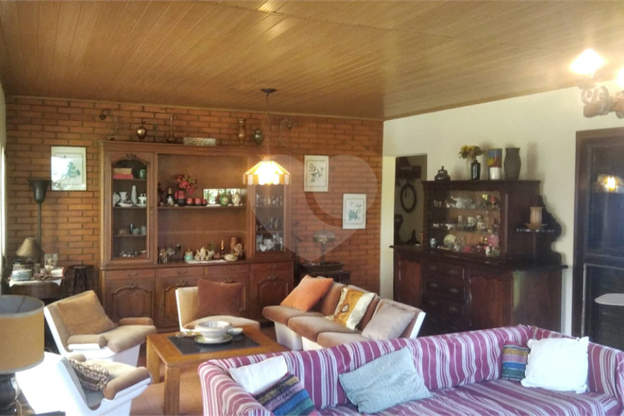 Casa à venda com 5 quartos, sendo 3 suítes, no condomínio Alpes da Cantareira, Mairiporã - SP