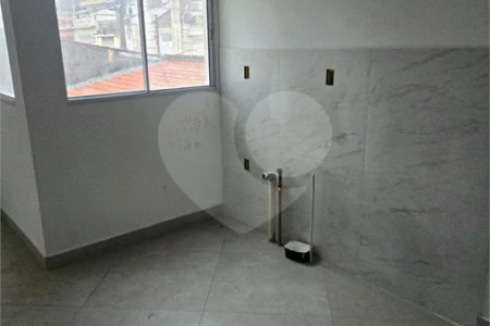 Apartamento com 48m², distribuídos em 2 dormitórios, sala, cozinha e 1 banheiro.