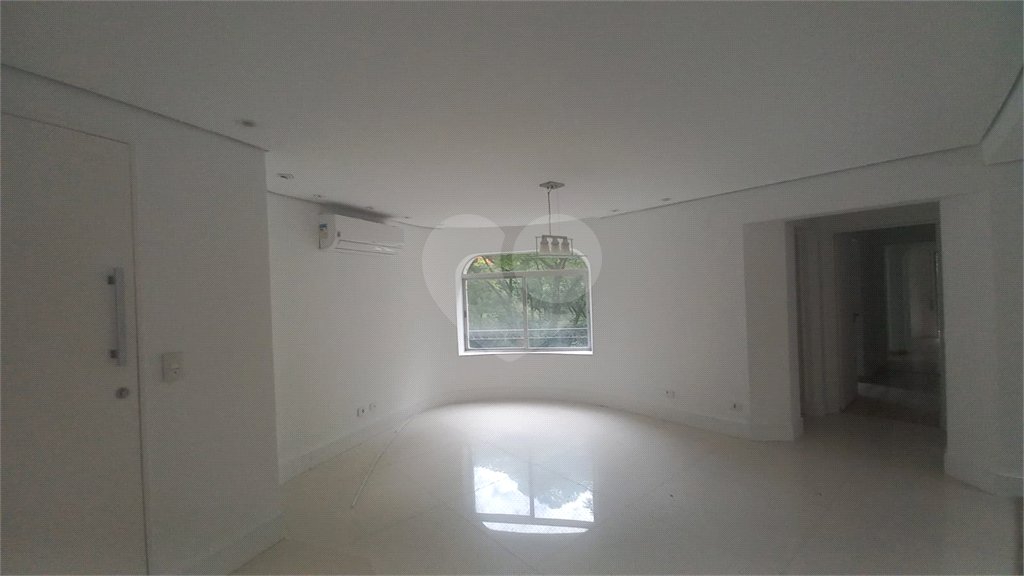 Apartamento à venda com 3 quartos, sendo 1 suíte,  em Vila Andrade, São Paulo, SP