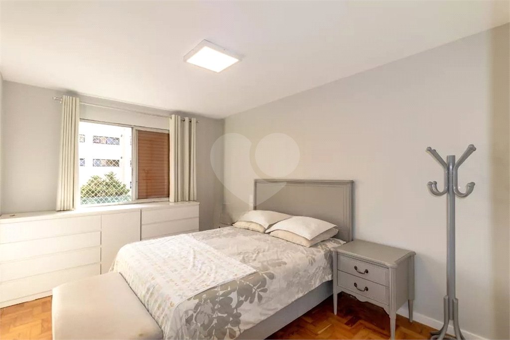 Apartamento à venda com 3 quartos, sendo 1 suíte,  em Moema, São Paulo, SP
