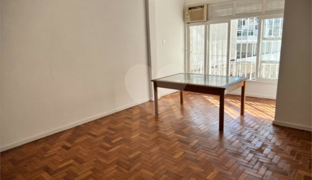 Apartamento à venda com 2 quartos, sendo 1 suíte,  em Lagoa, Rio de Janeiro, RJ