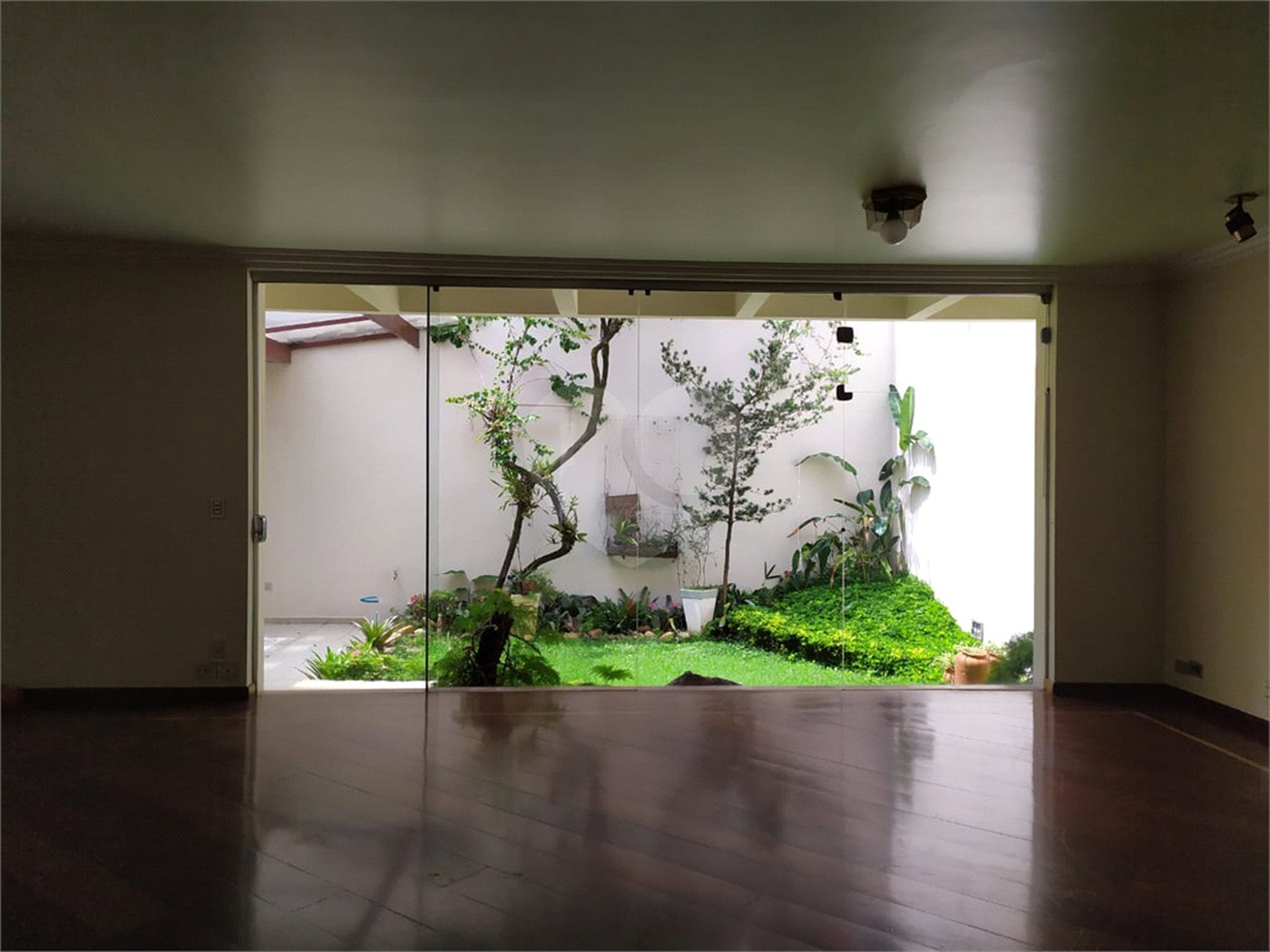 Casa à venda com 4 quartos, sendo 2 suítes, em Jardim das Vertentes, São Paulo, SP