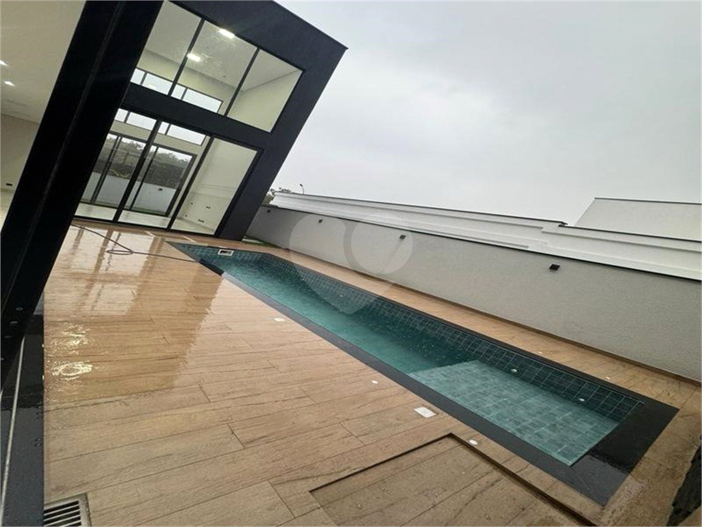 Casa à venda com 4 quartos, sendo 3 suítes,  no condomínio Alphaville Castelo, Itu - SP