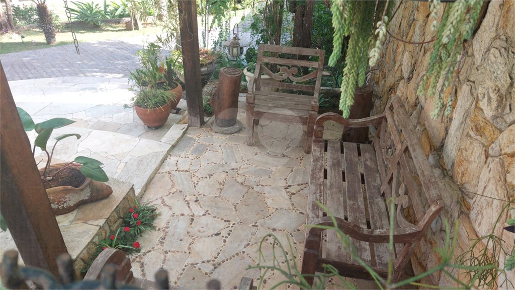 Casa à venda ou para alugar com 5 quartos, sendo 1 suíte, em Cumbari, Mairiporã, SP