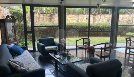 Casa à venda com 4 quartos, sendo 3 suítes,  no condomínio Vitoria Regia, São Paulo - SP