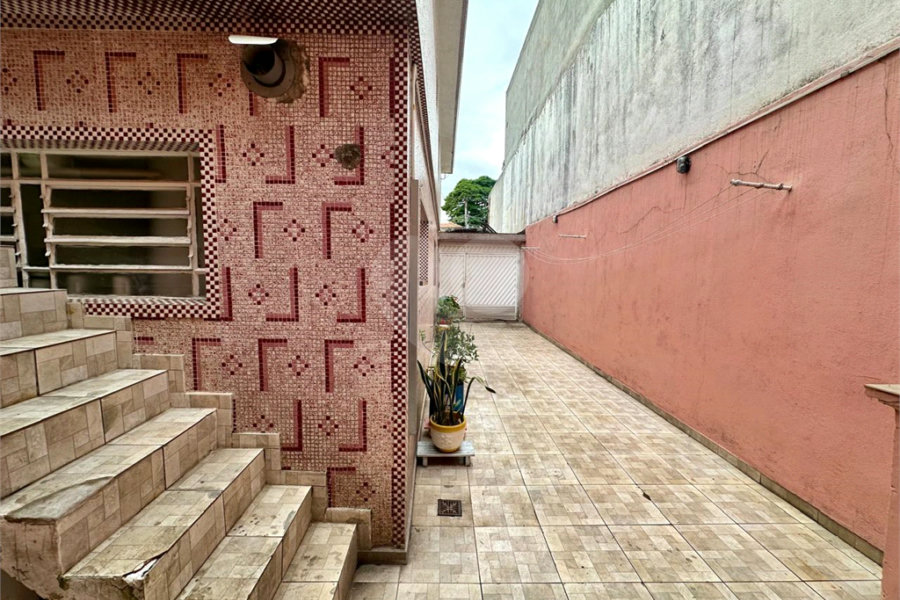 Sobrado à venda com 4 quartos, sendo 1 suíte, em Parque Novo Mundo, São Paulo, SP
