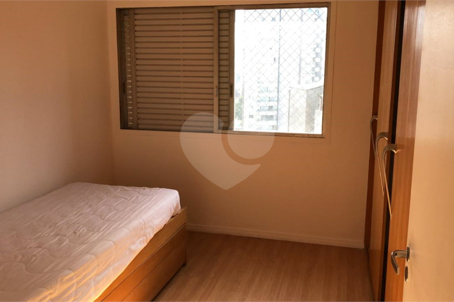 Apartamento à venda com 3 quartos, sendo 1 suíte, em Vila Olímpia, São Paulo, SP