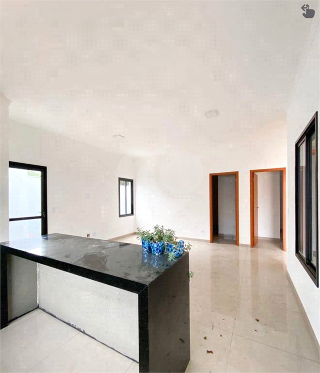 Casa à venda com 2 quartos, sendo 1 suíte, no condomínio Residencial Beija Flor, Atibaia - SP