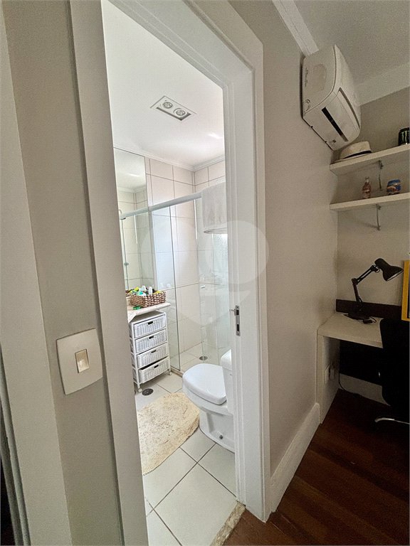 Casa à venda com 4 quartos, sendo 3 suítes, no condomínio Vila Carmel, São Paulo - SP