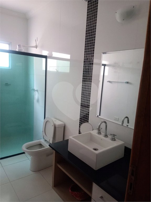 Sobrado à venda com 3 quartos, sendo 1 suíte, no Centro, Biritiba-mirim, SP