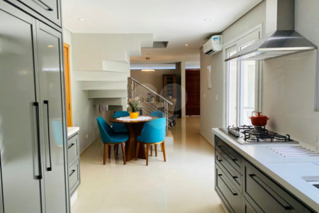 Casa à venda com 4 quartos, sendo 2 suítes, no condomínio Residencial Vila Lagos, São Paulo - SP