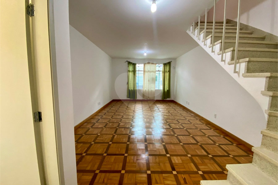 Sobrado à venda com 4 quartos, sendo 1 suíte, em Vila Guarani, São Paulo, SP
