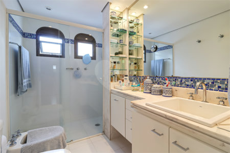 Apartamento à venda com 4 quartos, sendo 2 suítes, em Moema, São Paulo, SP