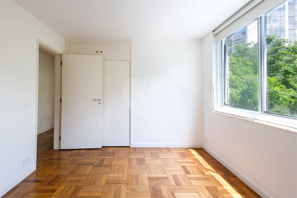 Apartamento à venda com 3 quartos, sendo 1 suíte, em Jardim Europa, São Paulo, SP