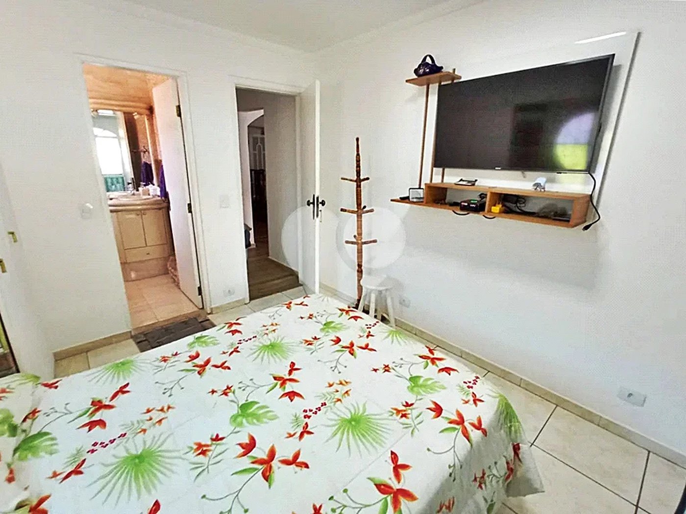 Casa Santa Teresinha | 4 Suítes | 280m² | 3 Vagas | Excelente Localização
