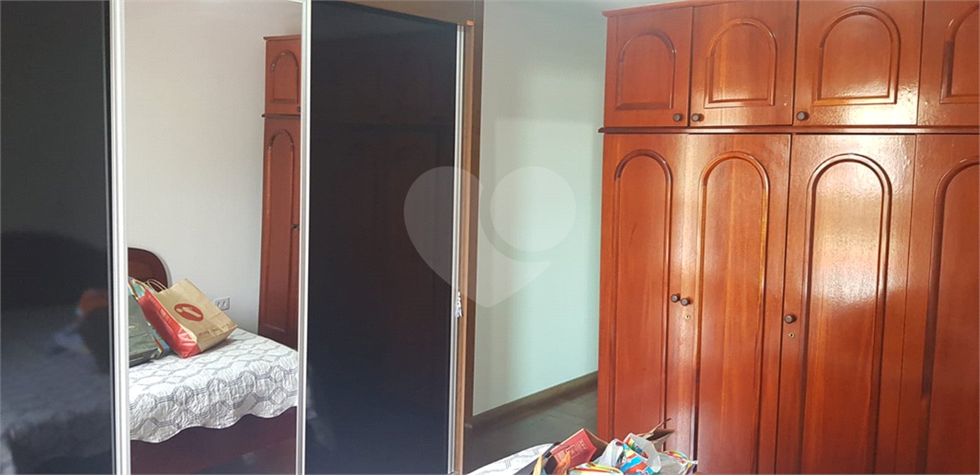 Sobrado à venda com 3 quartos, sendo 1 suíte, em Vila Vitório Mazzei, São Paulo, SP
