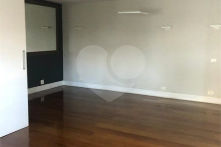 Sala à venda em Vila Suzana, São Paulo, SP