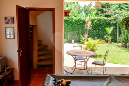 Casa à venda com 4 quartos, sendo 1 suíte, no condomínio Residencial Vale das Laranjeiras, Indaiatuba - SP