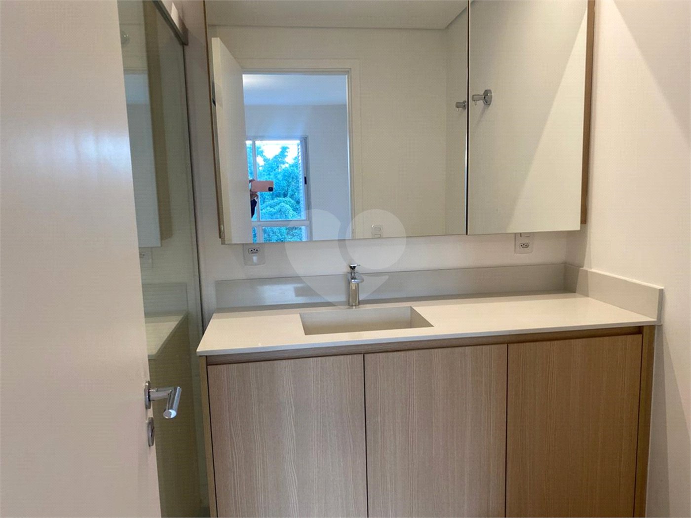 Apartamento à venda com 3 quartos, sendo 1 suíte,  em Itaim Bibi, São Paulo, SP