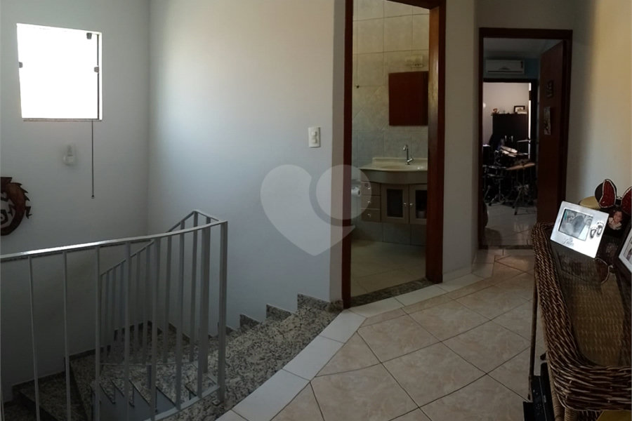 Sobrado à venda com 3 quartos, sendo 1 suíte, em Jardim Regina, São Paulo, SP