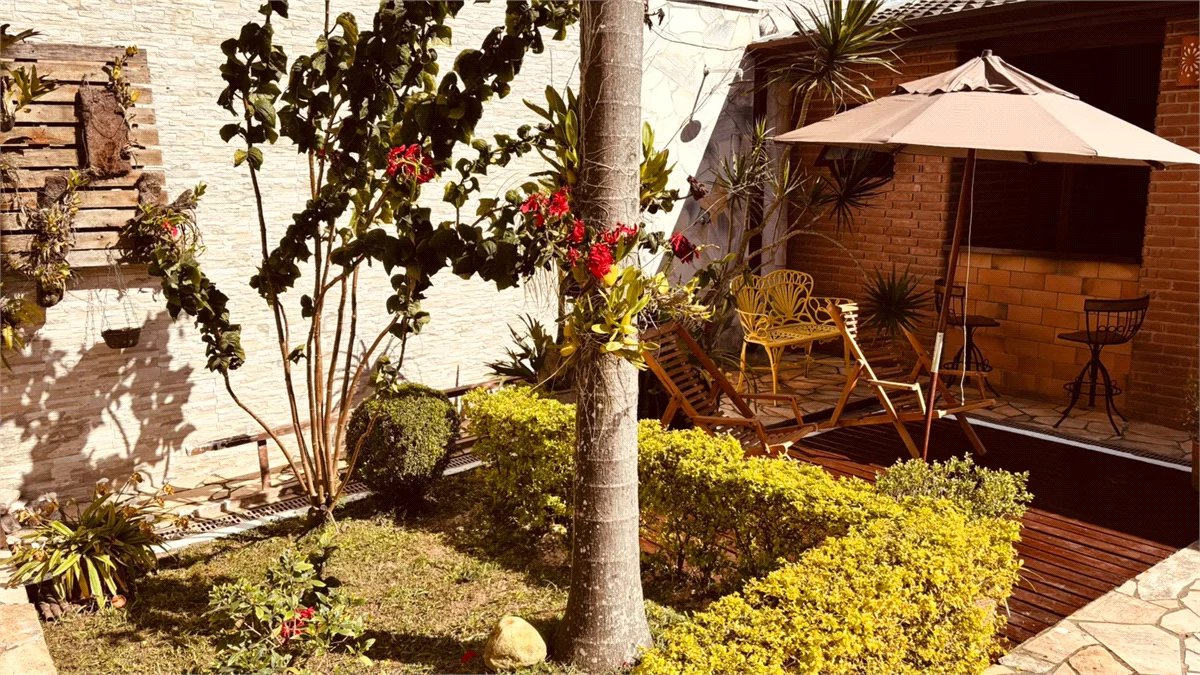 Sobrado à venda com 3 quartos, sendo 1 suíte, em Chácara Recanto Verde, Cotia, SP