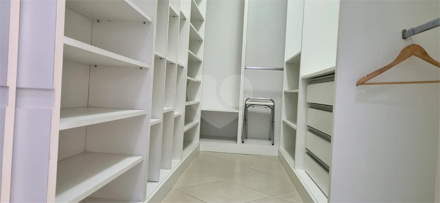 Lindo sobrado com 4 suites e piscina à venda, 365m², por R$ 2.450.000,00 no condomínio Villa Suiça, em Indaiatuba/SP.