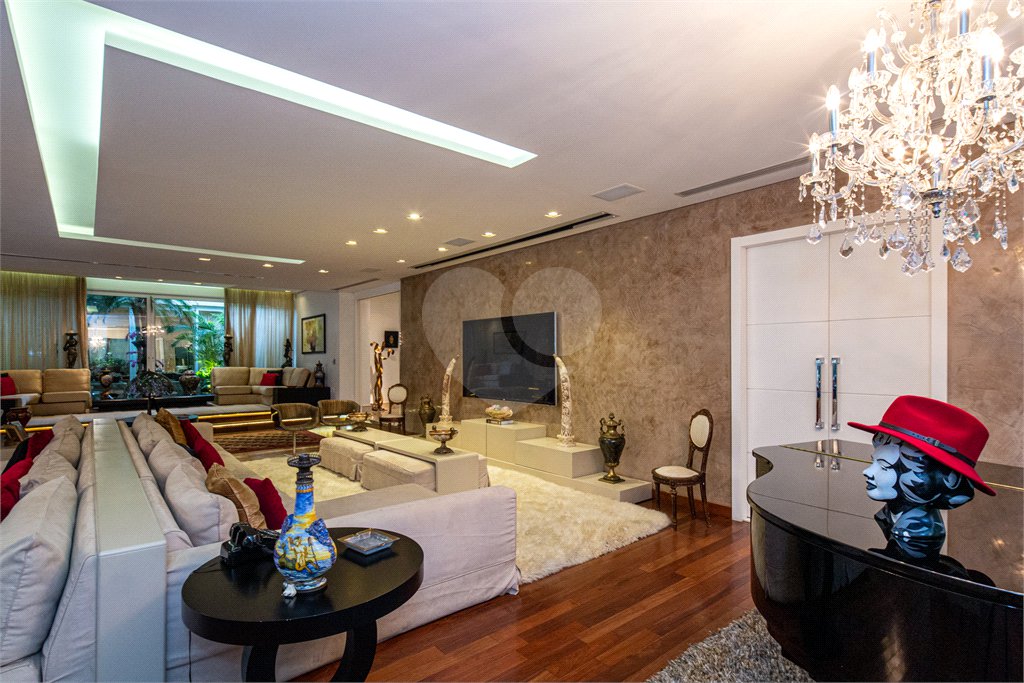 Casa à venda com 5 suítes em Jardim Cordeiro, São Paulo, SP