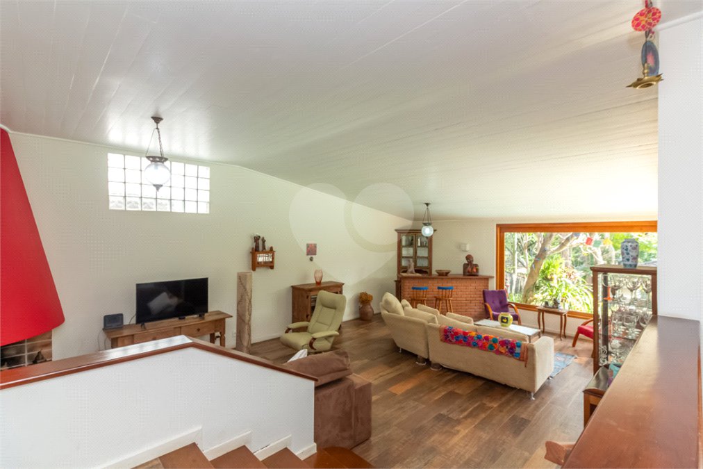 Casa à venda com 4 quartos, sendo 2 suítes, em Chácara Flora, São Paulo, SP