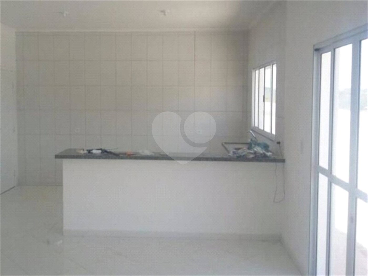 Casa à venda com 4 quartos, sendo 2 suítes,  no condomínio Jardim Imperador, Igaratá - SP