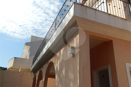Casa à venda com 3 suítes no condomínio Recanto dos Paturis, Vinhedo - SP