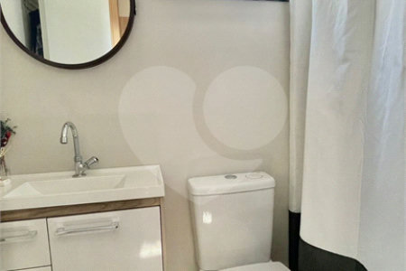 Cobertura à venda na Aclimação de 300m² com 2 vagas.