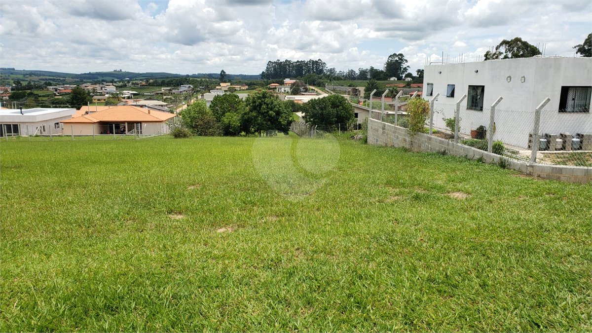 Terreno à venda em Condomínio Residencial Pinheiros do Lago, Alambari, SP