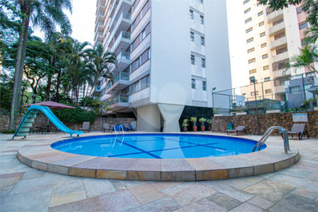 Apartamento à venda com 3 quartos, sendo 1 suíte, em Campo Belo, São Paulo, SP