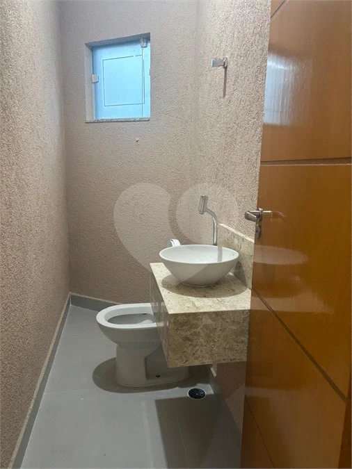 Sobrado à venda ou para alugar com 3 suítes em Horto, São Paulo, SP