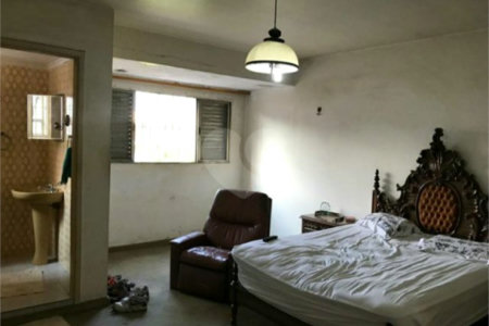Casa à venda com 4 quartos, sendo 1 suíte, em Vila Dom Pedro I, São Paulo, SP