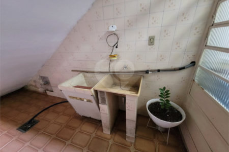 Sobrado à venda com 4 quartos em Vila Jurema, Ferraz de Vasconcelos, SP