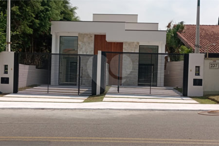 Sobrado à venda com 3 suítes em Jardim dos Pinheiros, Atibaia, SP