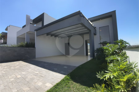 Casa à venda ou para alugar com 3 quartos, sendo 1 suíte, no condomínio Condomíno Helena Maria, Sorocaba - SP