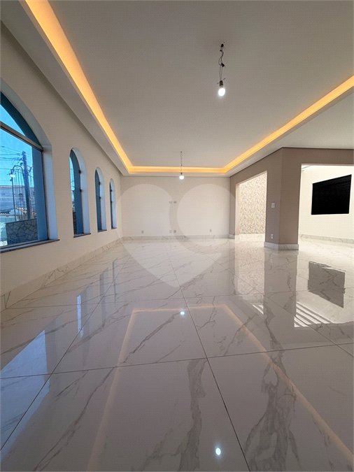 Casa à venda com 5 quartos, sendo 4 suítes, em Vila Rosália, Guarulhos, SP