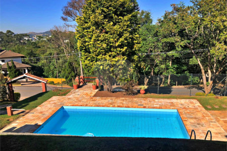 Casa à venda com 4 quartos, sendo 2 suítes, no condomínio Estância Marambaia, Vinhedo - SP