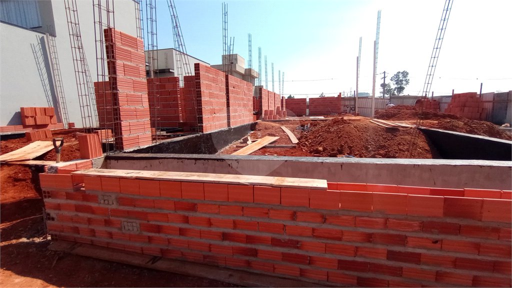 Casa à venda com 3 quartos, sendo 1 suíte, no condomínio Residencial Golden Ville, Itapetininga - SP